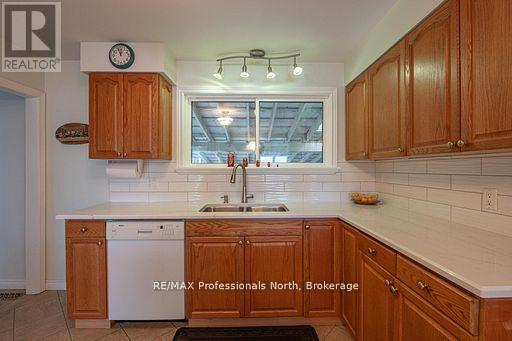 1981 Horseshoe Lake Road, Minden Hills, Ontario  K0M 2K0 - Photo 10 - X12880950