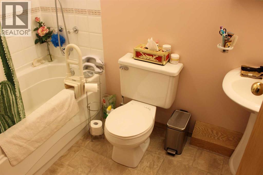 605 Maple Place, Picture Butte, Alberta  T0K 1V0 - Photo 15 - A2282245