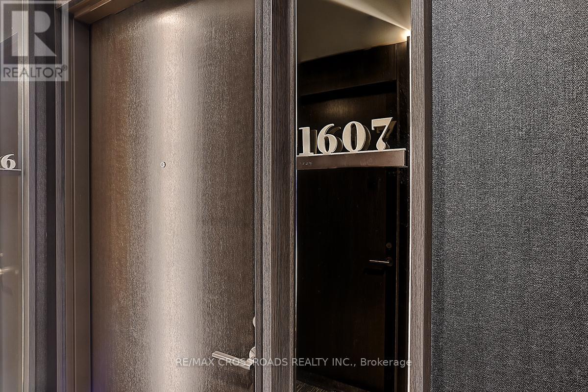 1607 - 11 Yorkville Avenue, Toronto (Annex), Ontario  M4W 1L2 - Photo 4 - C12880978