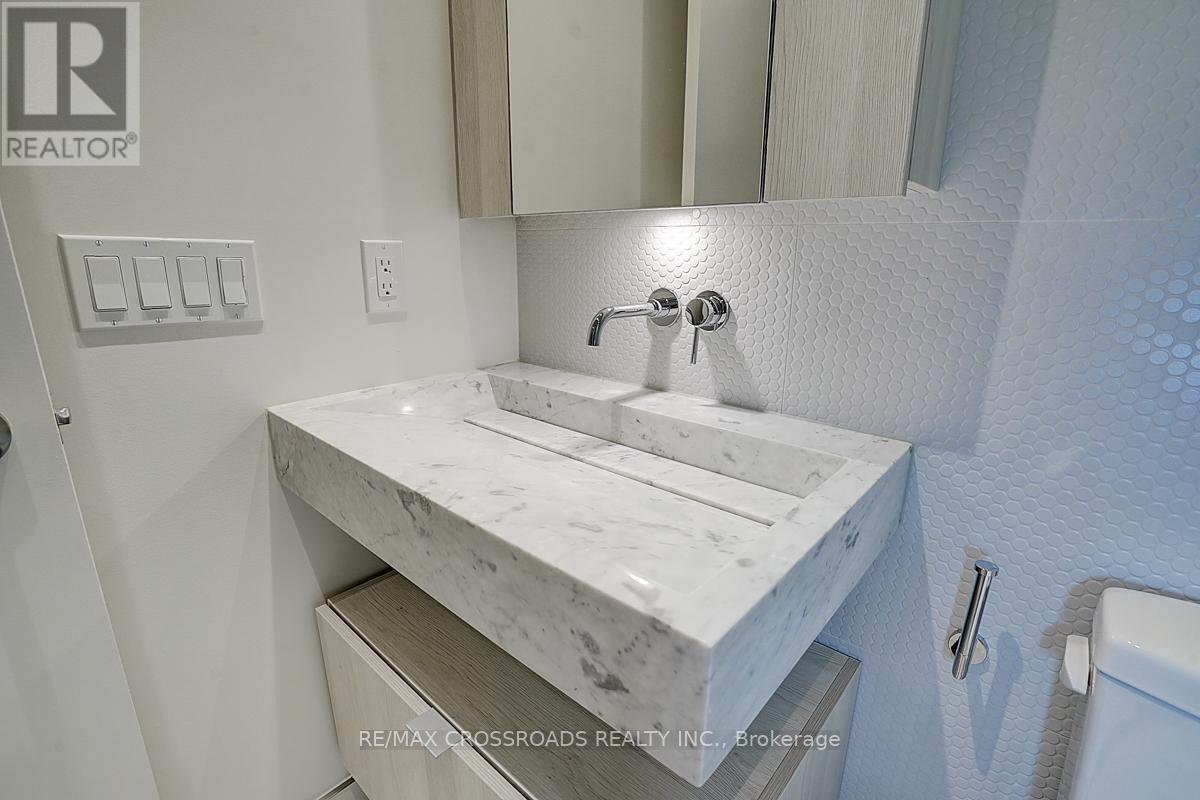 1607 - 11 Yorkville Avenue, Toronto (Annex), Ontario  M4W 1L2 - Photo 8 - C12880978