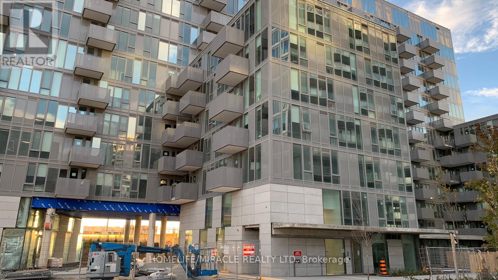 811 - 38 MONTE KWINTER COURT, Toronto, Ontario