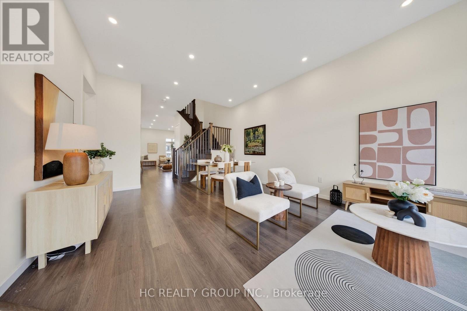 1240 Wellington Street E, Aurora, Ontario  L4G 2C9 - Photo 2 - N12880848