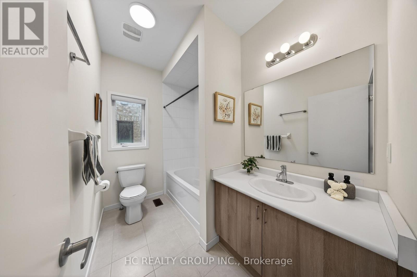 1240 Wellington Street E, Aurora, Ontario  L4G 2C9 - Photo 29 - N12880848