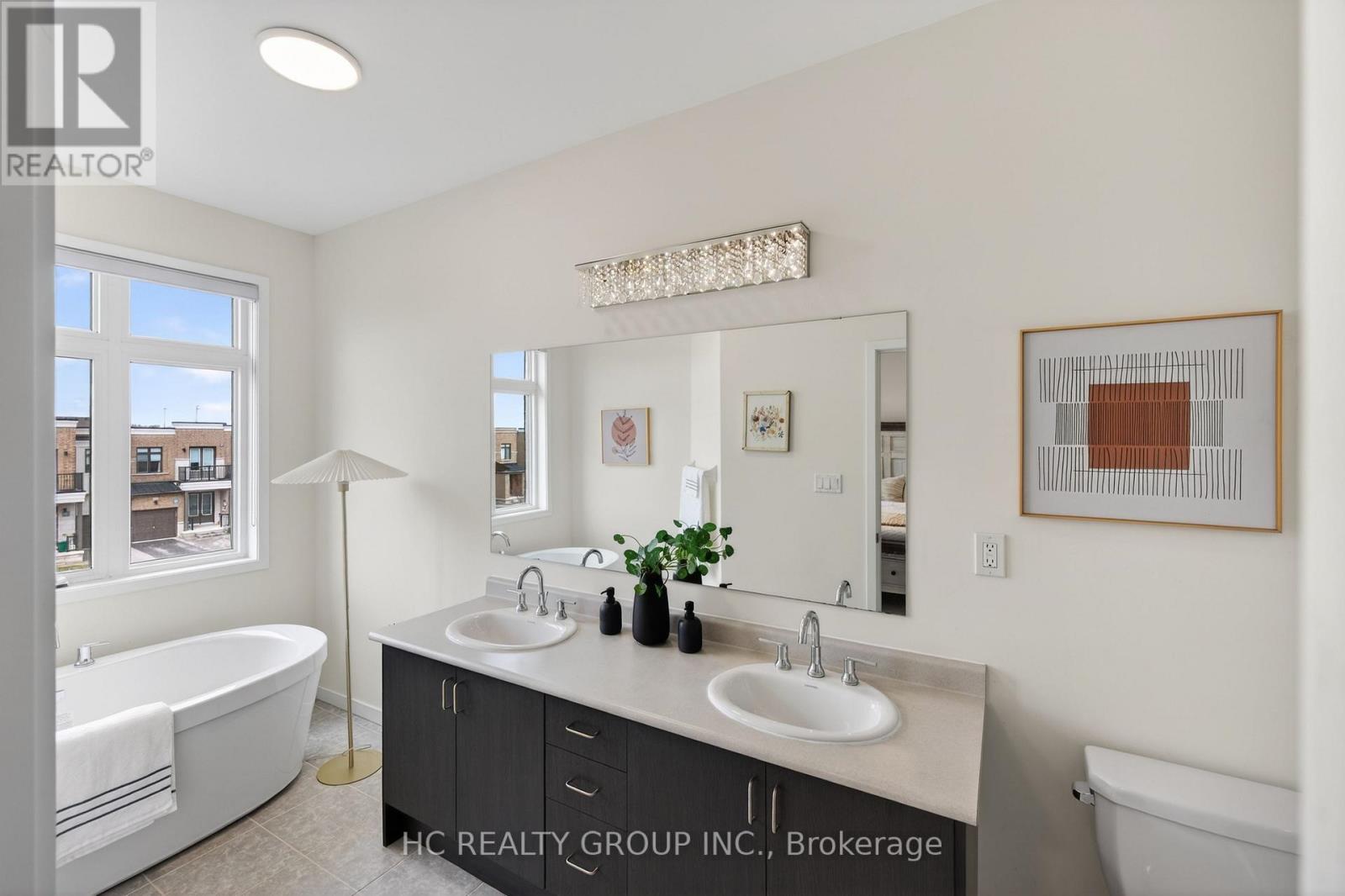 1240 Wellington Street E, Aurora, Ontario  L4G 2C9 - Photo 36 - N12880848