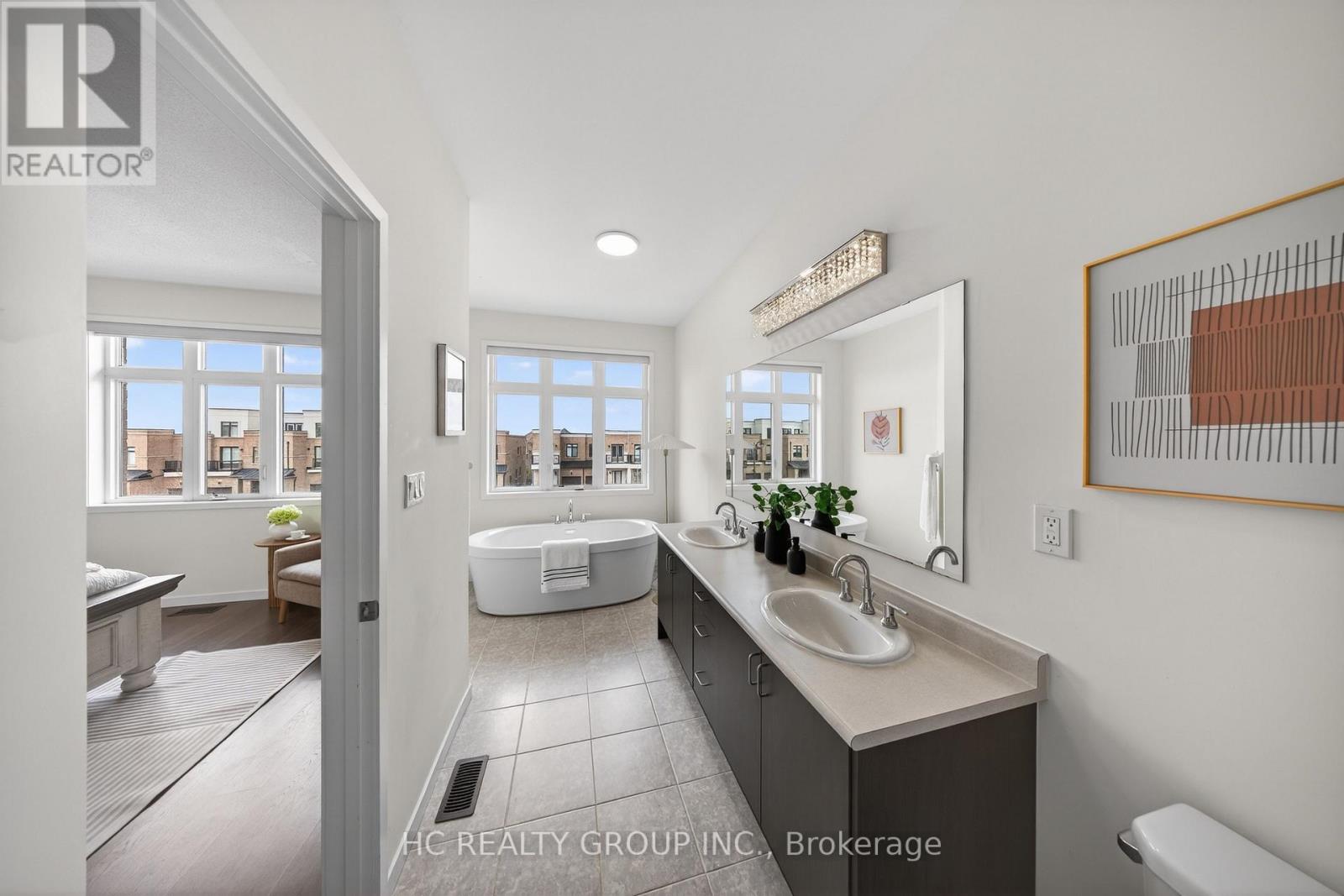 1240 Wellington Street E, Aurora, Ontario  L4G 2C9 - Photo 37 - N12880848