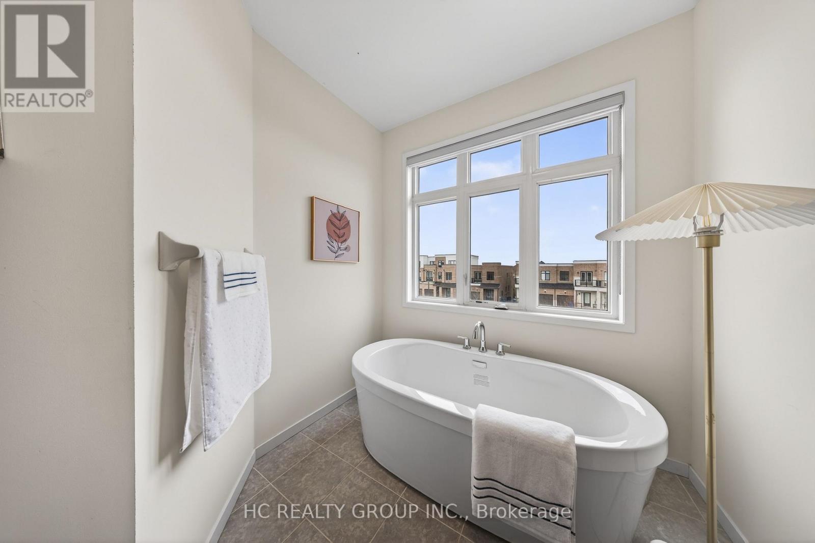 1240 Wellington Street E, Aurora, Ontario  L4G 2C9 - Photo 38 - N12880848