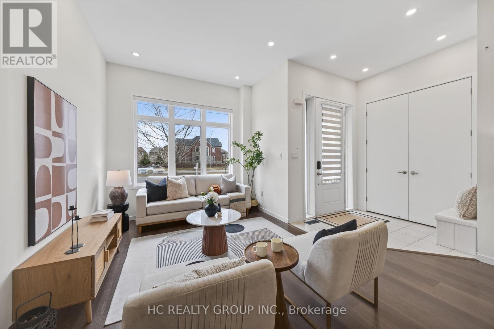 1240 Wellington Street E, Aurora, Ontario  L4G 2C9 - Photo 4 - N12880848