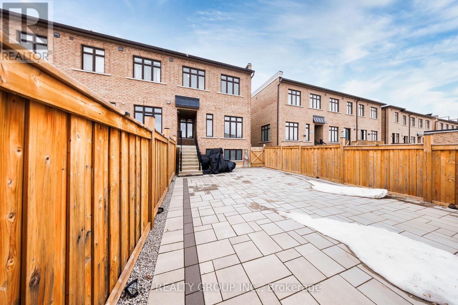 1240 Wellington Street E, Aurora, Ontario  L4G 2C9 - Photo 45 - N12880848