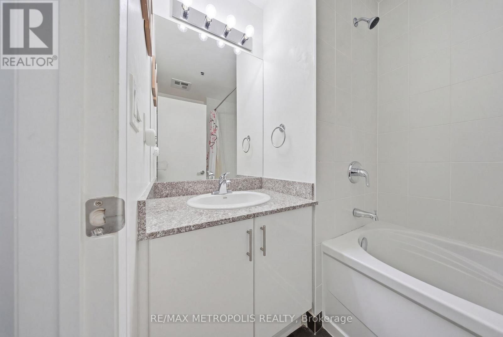 704 - 2900 Highway No. 7, Vaughan, Ontario  L4K 0G3 - Photo 18 - N12881016