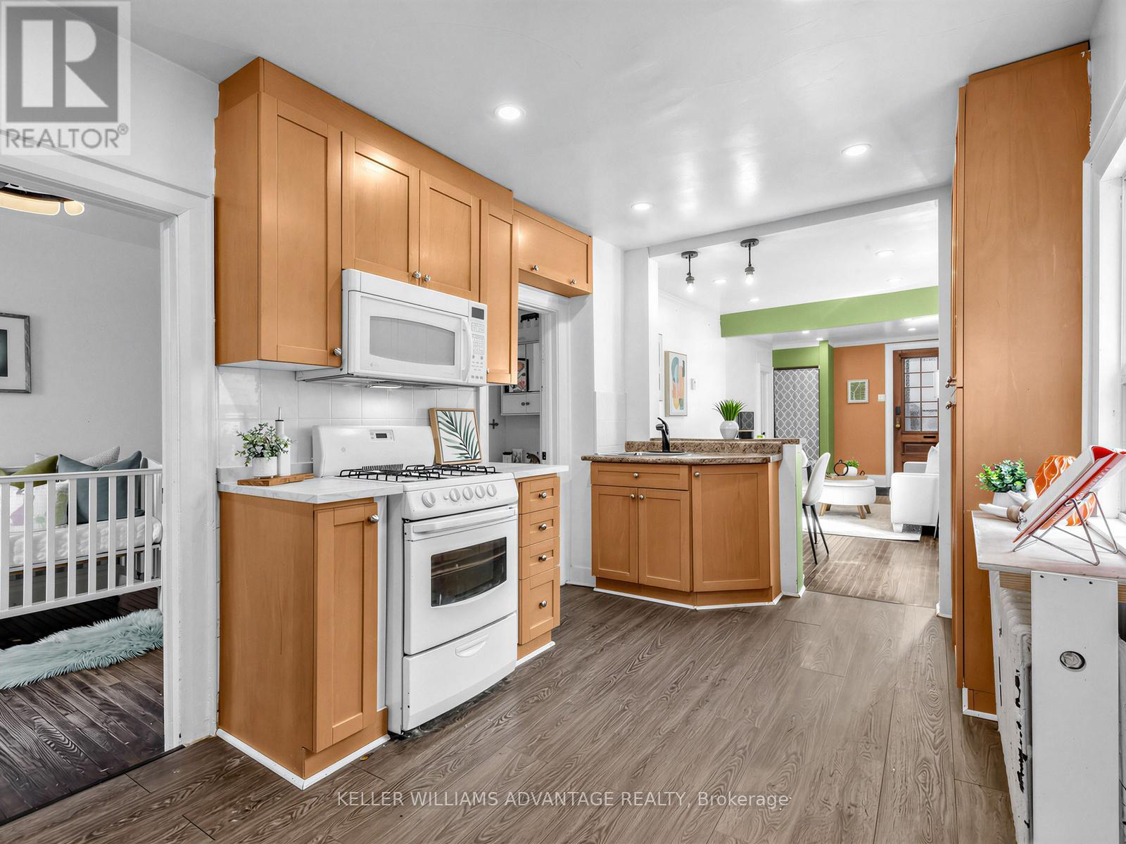 12 Hastings Avenue, Toronto, Ontario  M4L 2L2 - Photo 10 - E12847588