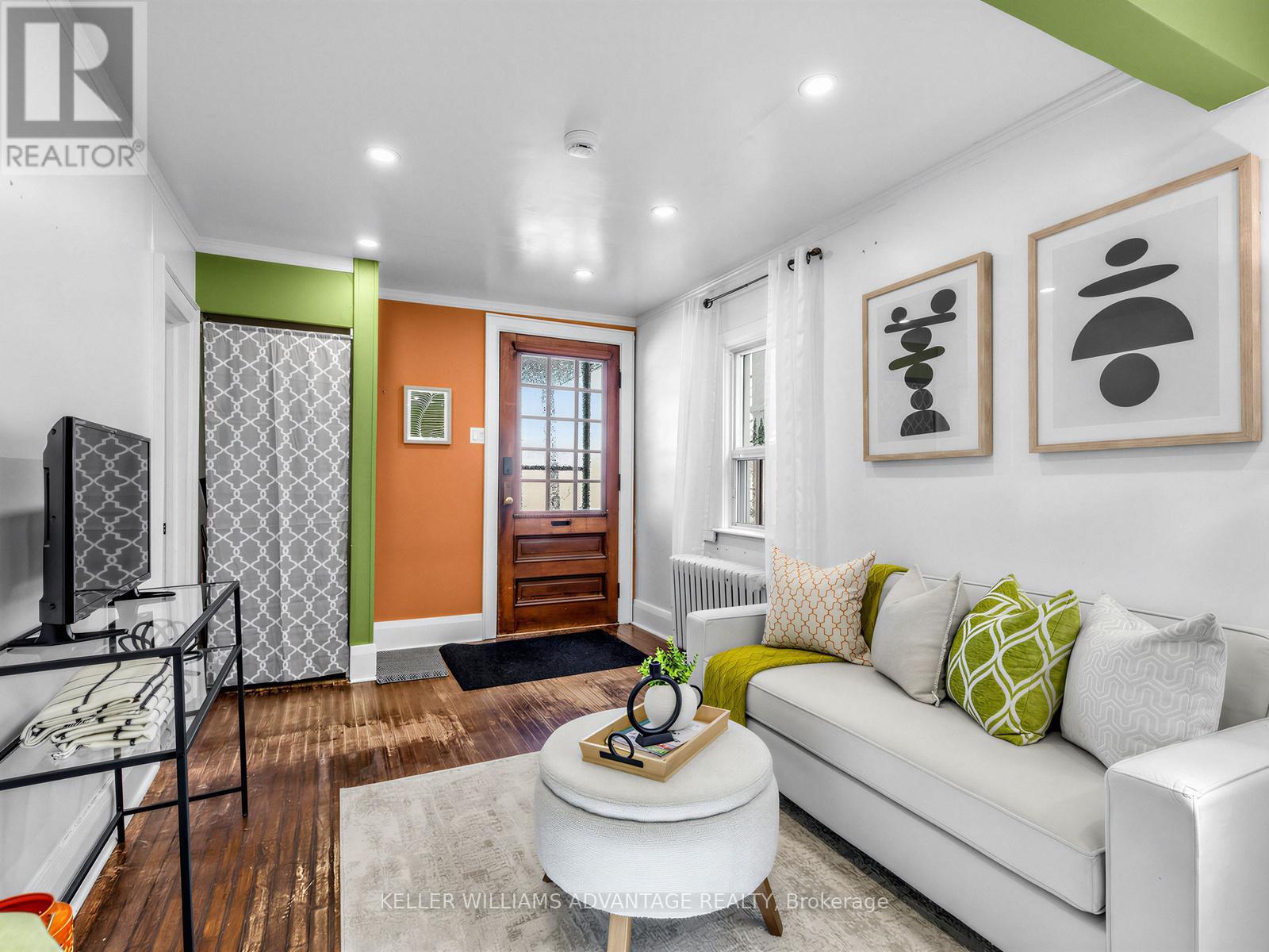 12 Hastings Avenue, Toronto, Ontario  M4L 2L2 - Photo 4 - E12847588