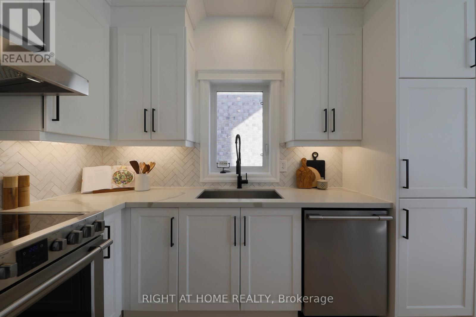 3342 Moses Way, Burlington, Ontario  L7M 0L5 - Photo 13 - W12852842