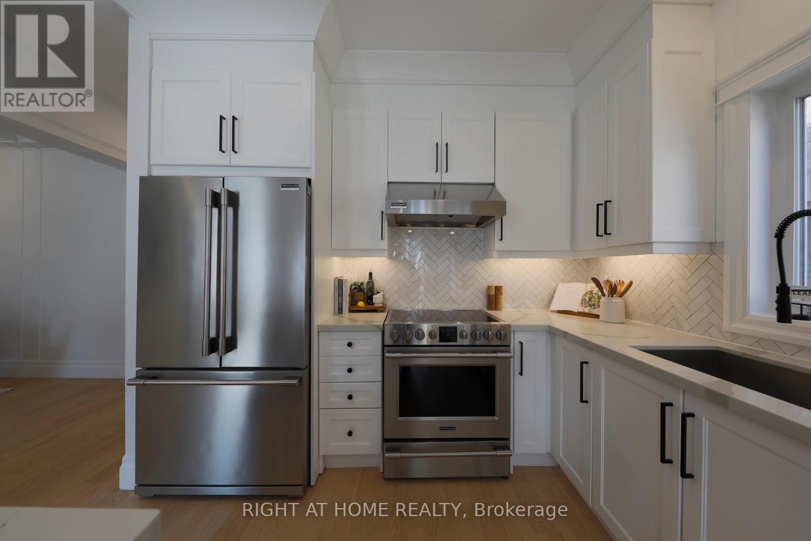 3342 Moses Way, Burlington, Ontario  L7M 0L5 - Photo 11 - W12852842