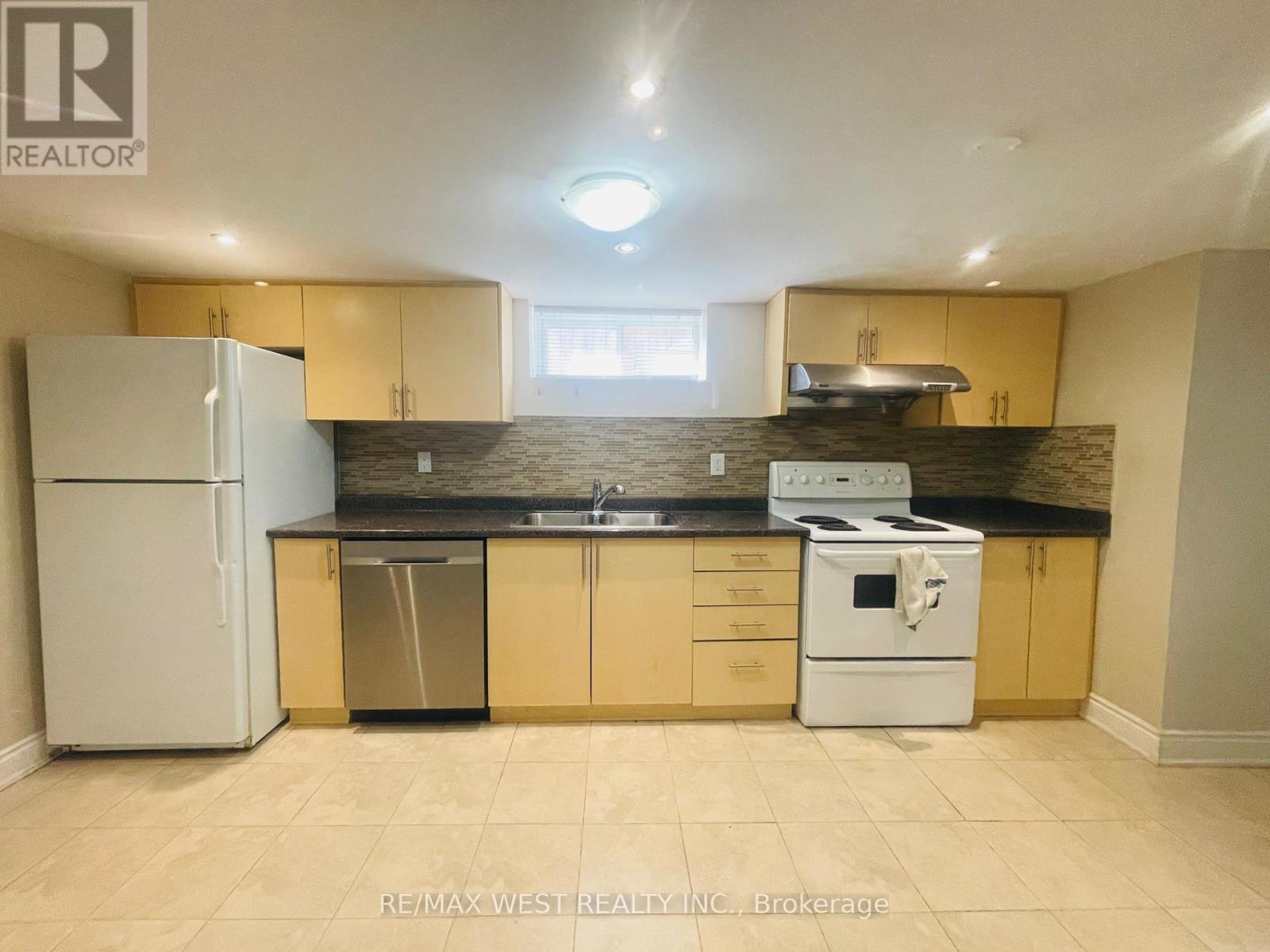 Bsmt - 25 Coronado Court, Toronto (Humbermede), Ontario  M9M 1S6 - Photo 3 - W12880840