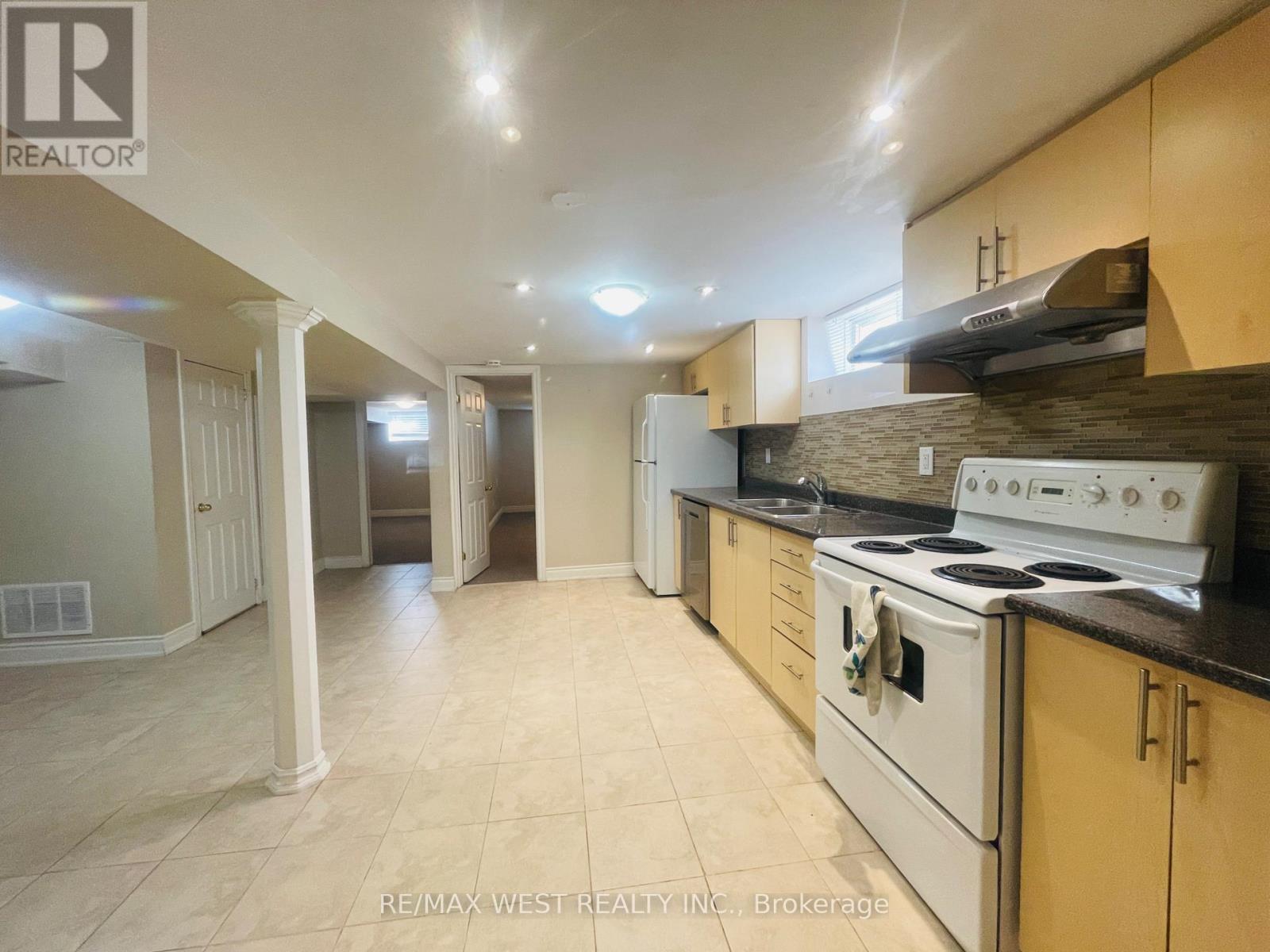 Bsmt - 25 Coronado Court, Toronto (Humbermede), Ontario  M9M 1S6 - Photo 4 - W12880840