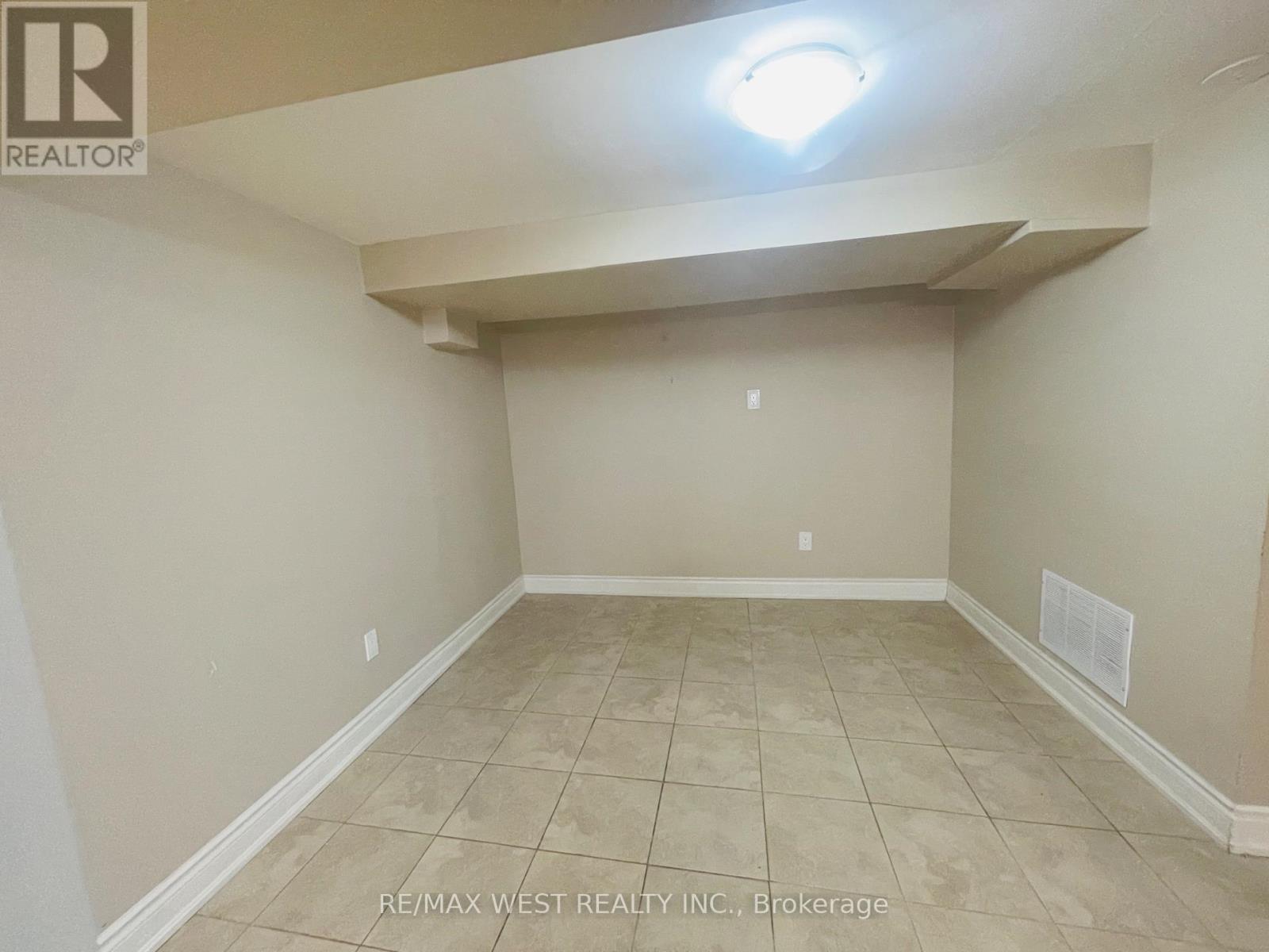 Bsmt - 25 Coronado Court, Toronto (Humbermede), Ontario  M9M 1S6 - Photo 5 - W12880840