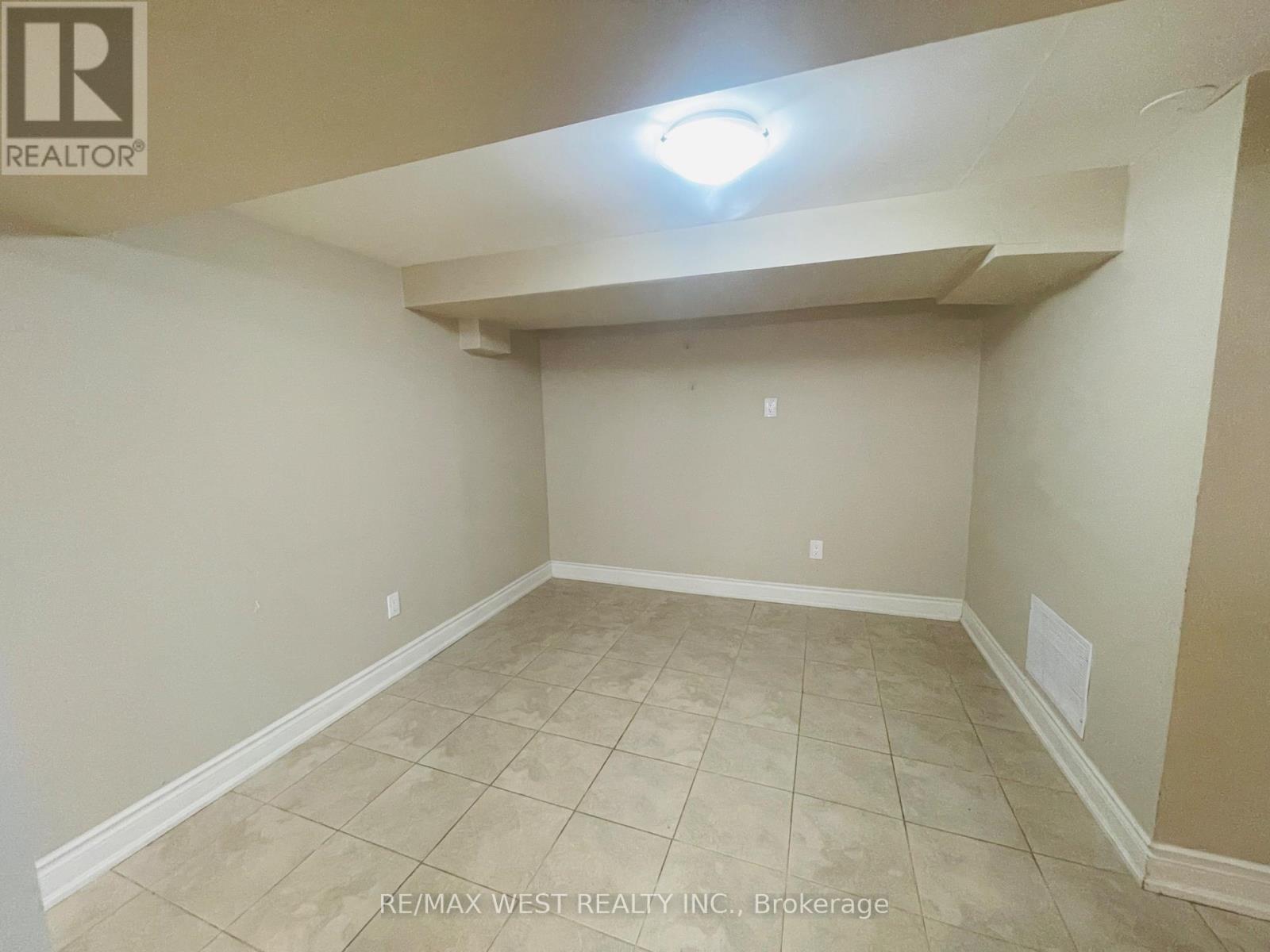 Bsmt - 25 Coronado Court, Toronto (Humbermede), Ontario  M9M 1S6 - Photo 6 - W12880840