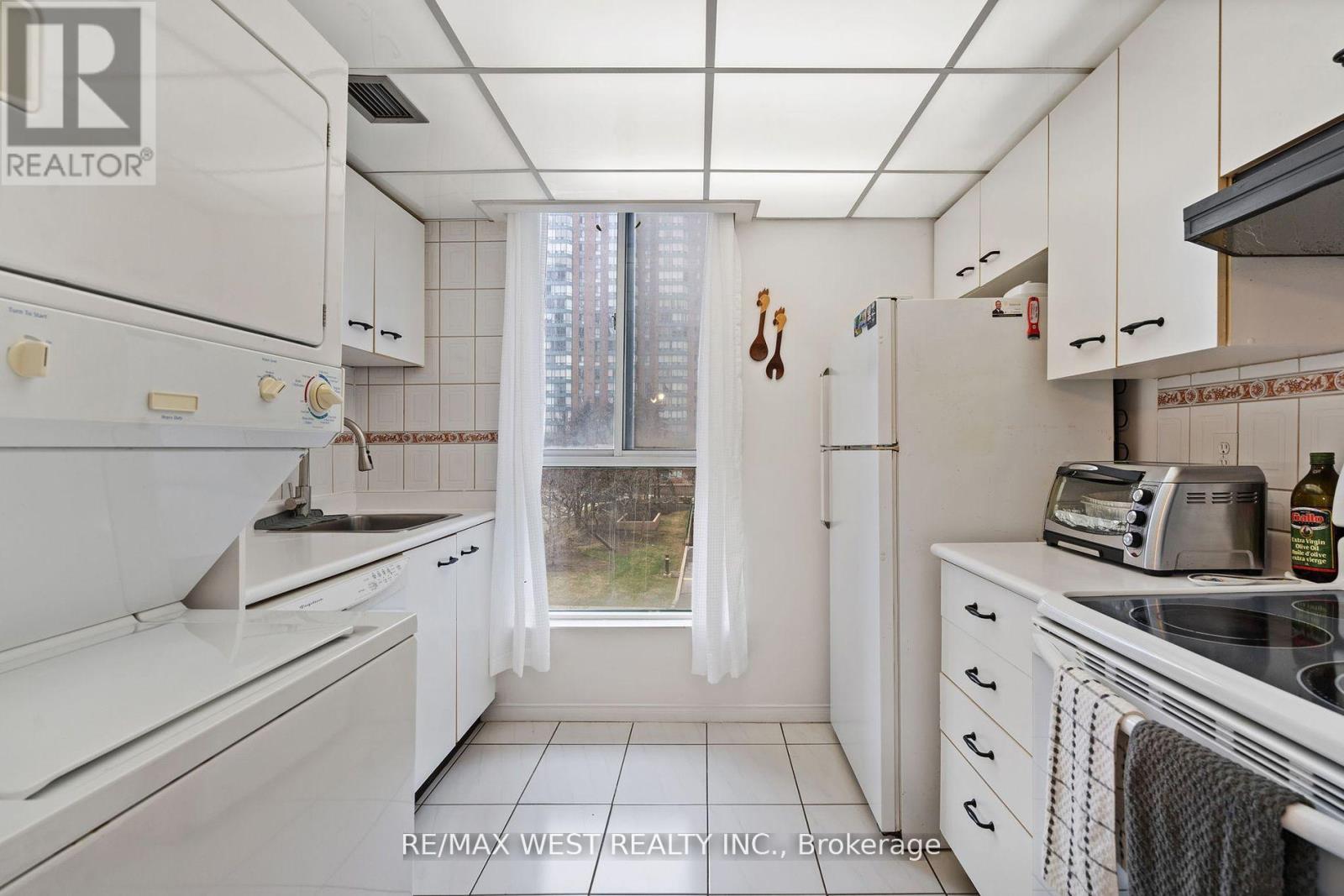 316 - 155 Hillcrest Avenue, Mississauga, Ontario  L5B 3Z2 - Photo 14 - W12880878