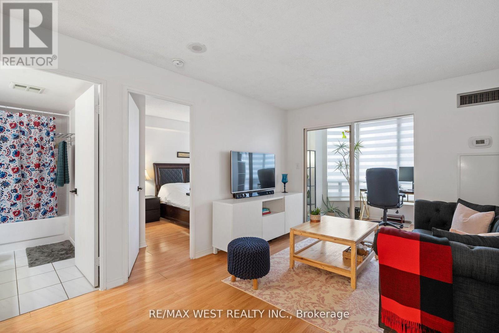 316 - 155 Hillcrest Avenue, Mississauga, Ontario  L5B 3Z2 - Photo 9 - W12880878