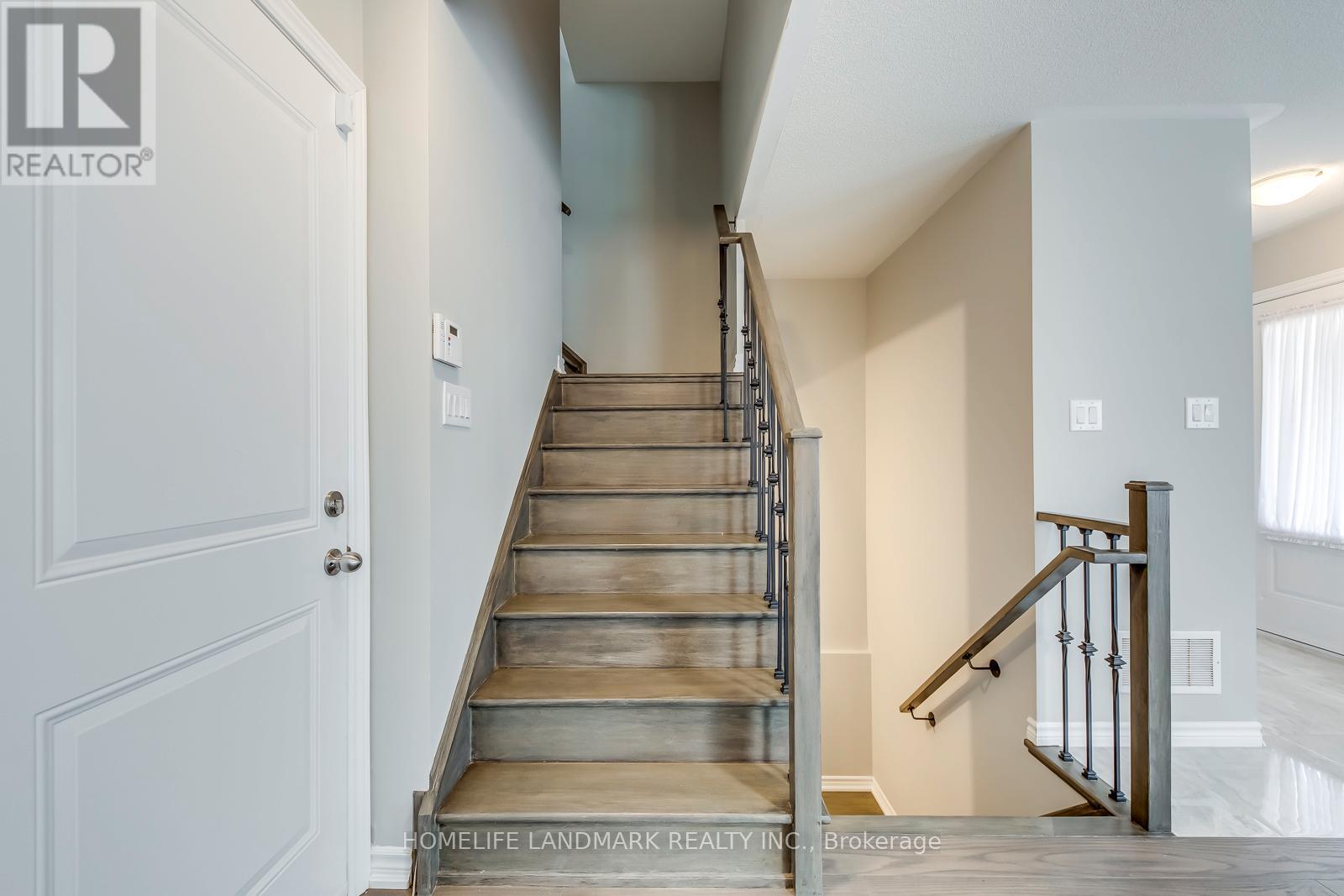 Unit 7 - - 2485 Badger Crescent, Oakville (Ga Glen Abbey), Ontario  L6M 5L9 - Photo 9 - W12880898