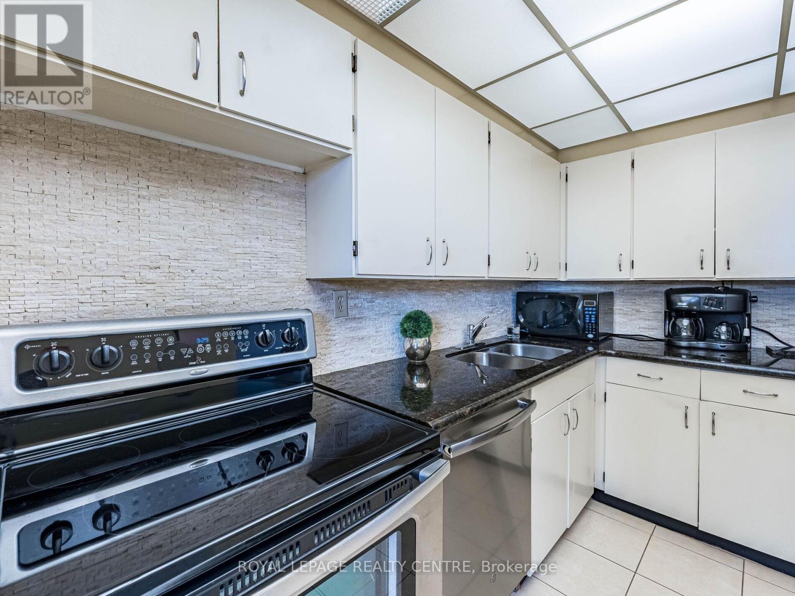 1604 - 3590 Kaneff Crescent W, Mississauga (Mississauga Valleys), Ontario  L5A 3X3 - Photo 18 - W12880946