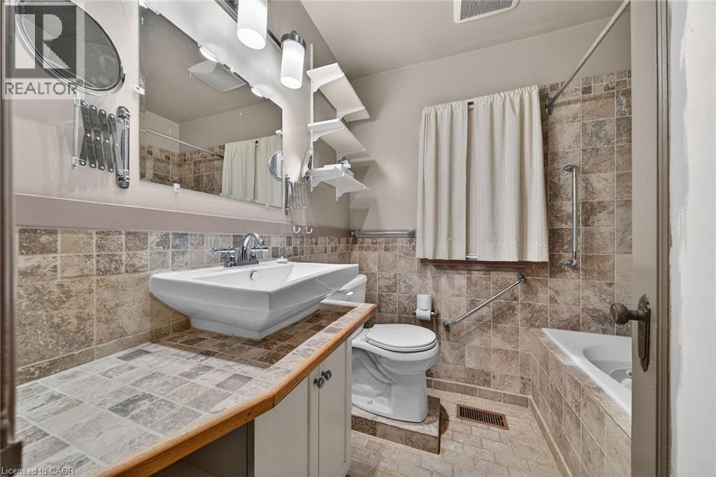 210 Huxley Avenue S, Hamilton, Ontario  L8K 2R3 - Photo 12 - 40811007