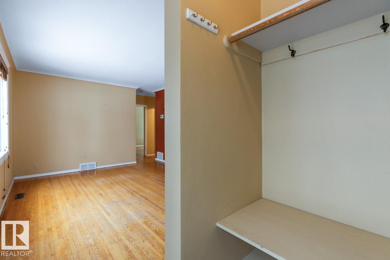 9277 86 St Nw, Edmonton, Alberta  T6C 3E7 - Photo 3 - E4477379