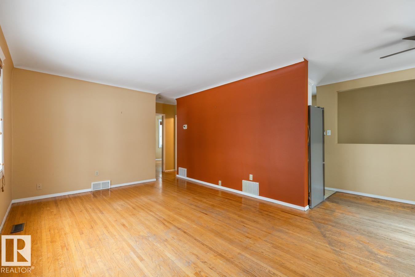 9277 86 St Nw, Edmonton, Alberta  T6C 3E7 - Photo 4 - E4477379