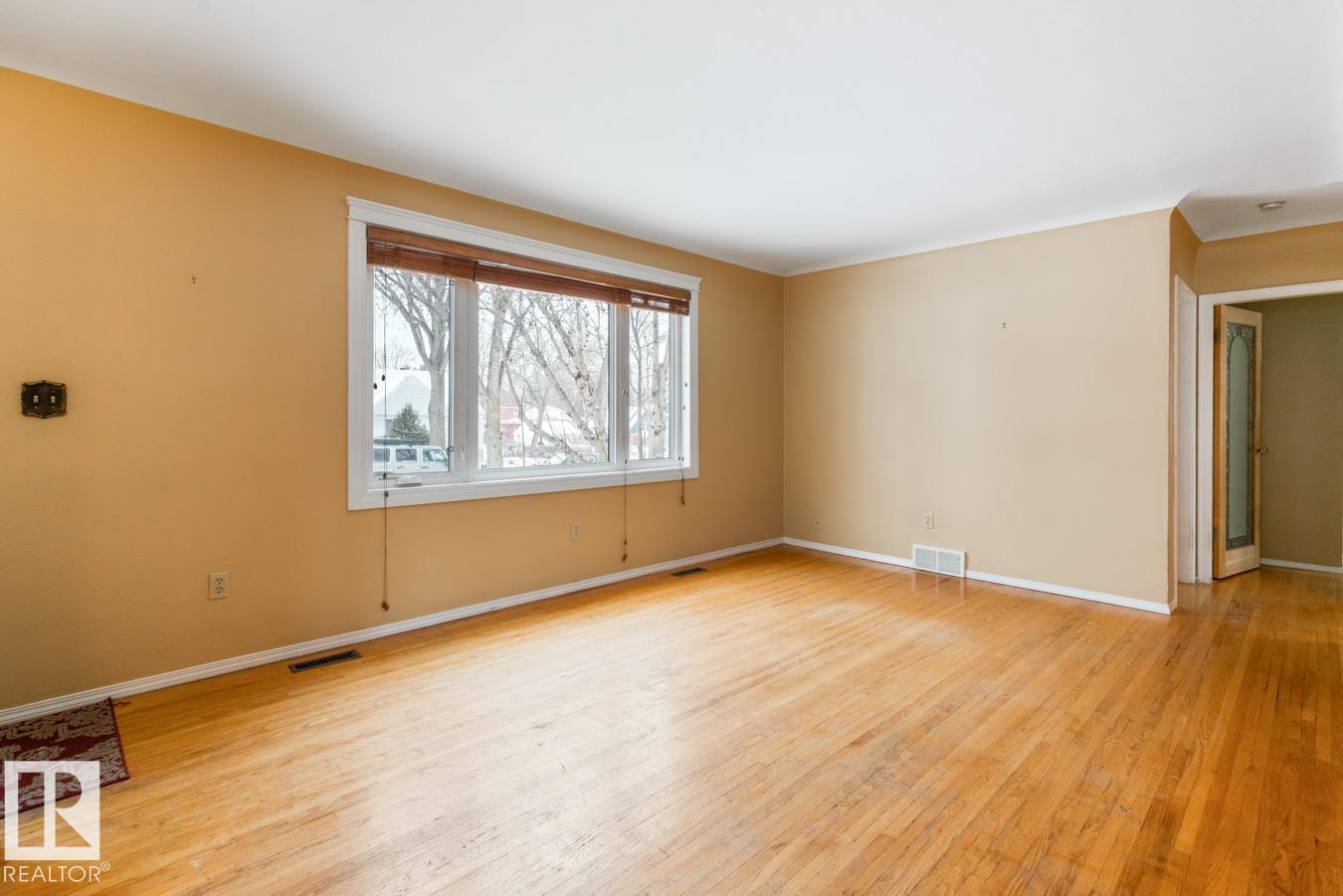 9277 86 St Nw, Edmonton, Alberta  T6C 3E7 - Photo 5 - E4477379