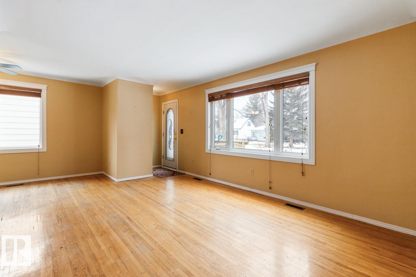 9277 86 St Nw, Edmonton, Alberta  T6C 3E7 - Photo 6 - E4477379