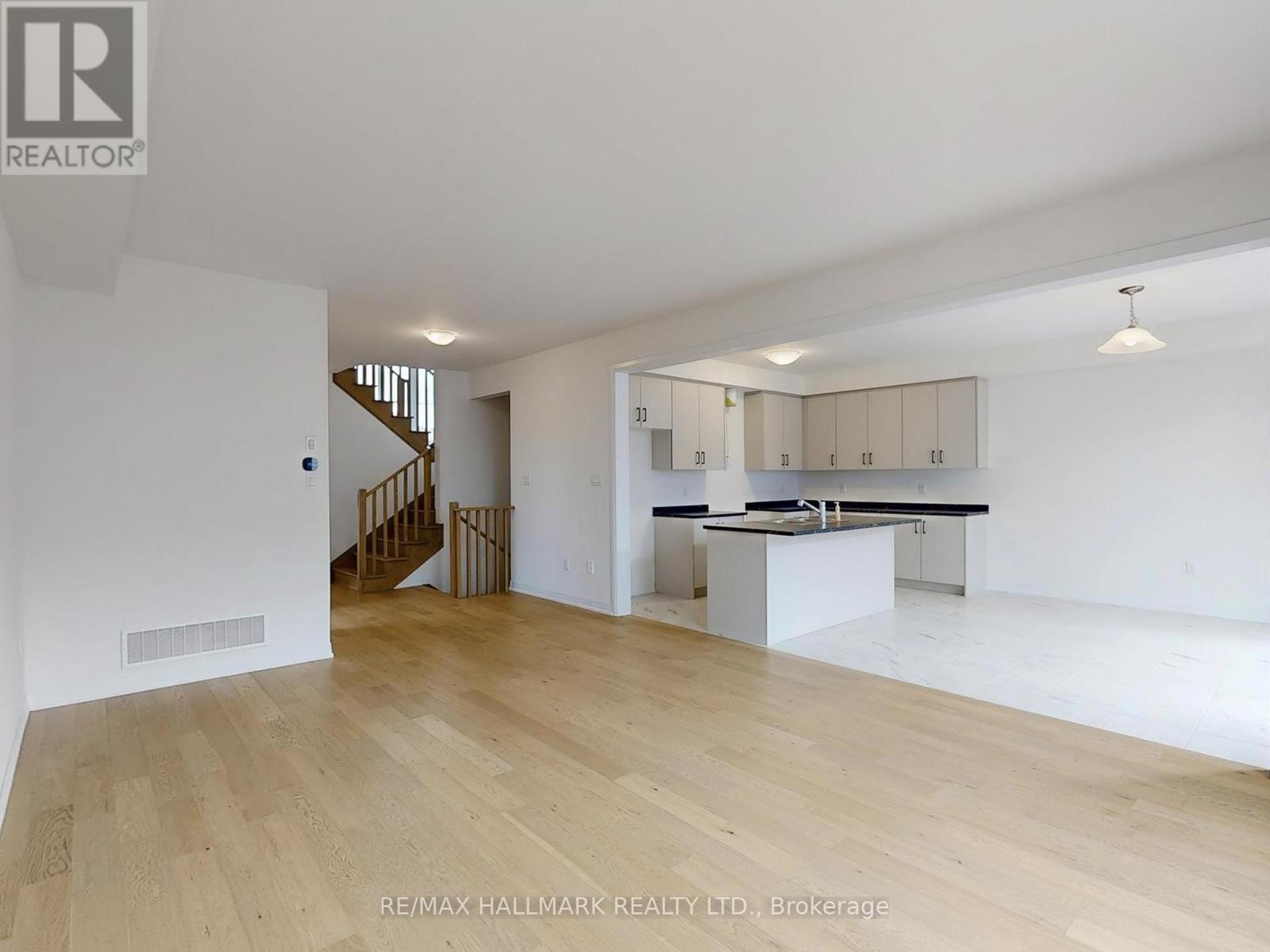 40 Velvet Way, Thorold (Rolling Meadows), Ontario  L2V 0P3 - Photo 6 - X12881024