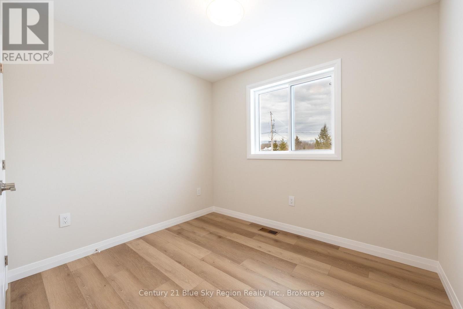 201 Talon Crescent, Bonfield, Ontario  P0H 2E0 - Photo 10 - X12538260