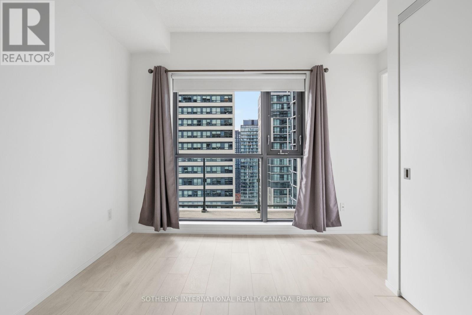 2401 - 159 Dundas Street E, Toronto, Ontario  M5B 1E4 - Photo 18 - C12880650