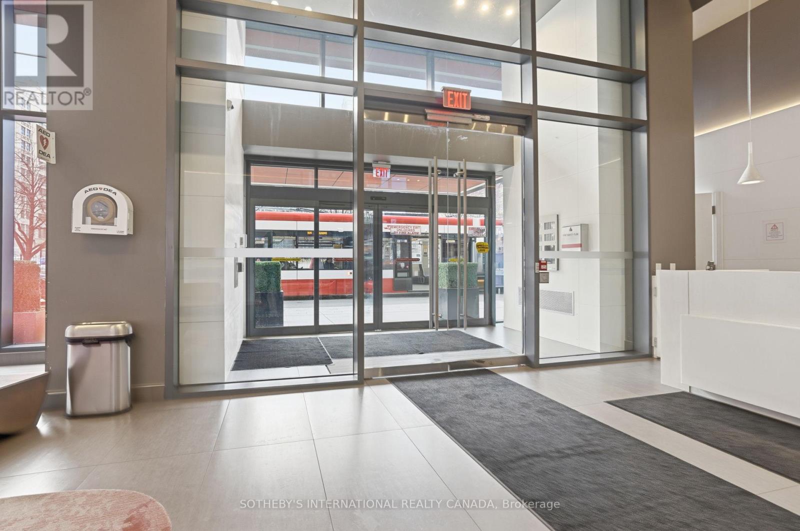 2401 - 159 Dundas Street E, Toronto, Ontario  M5B 1E4 - Photo 35 - C12880650