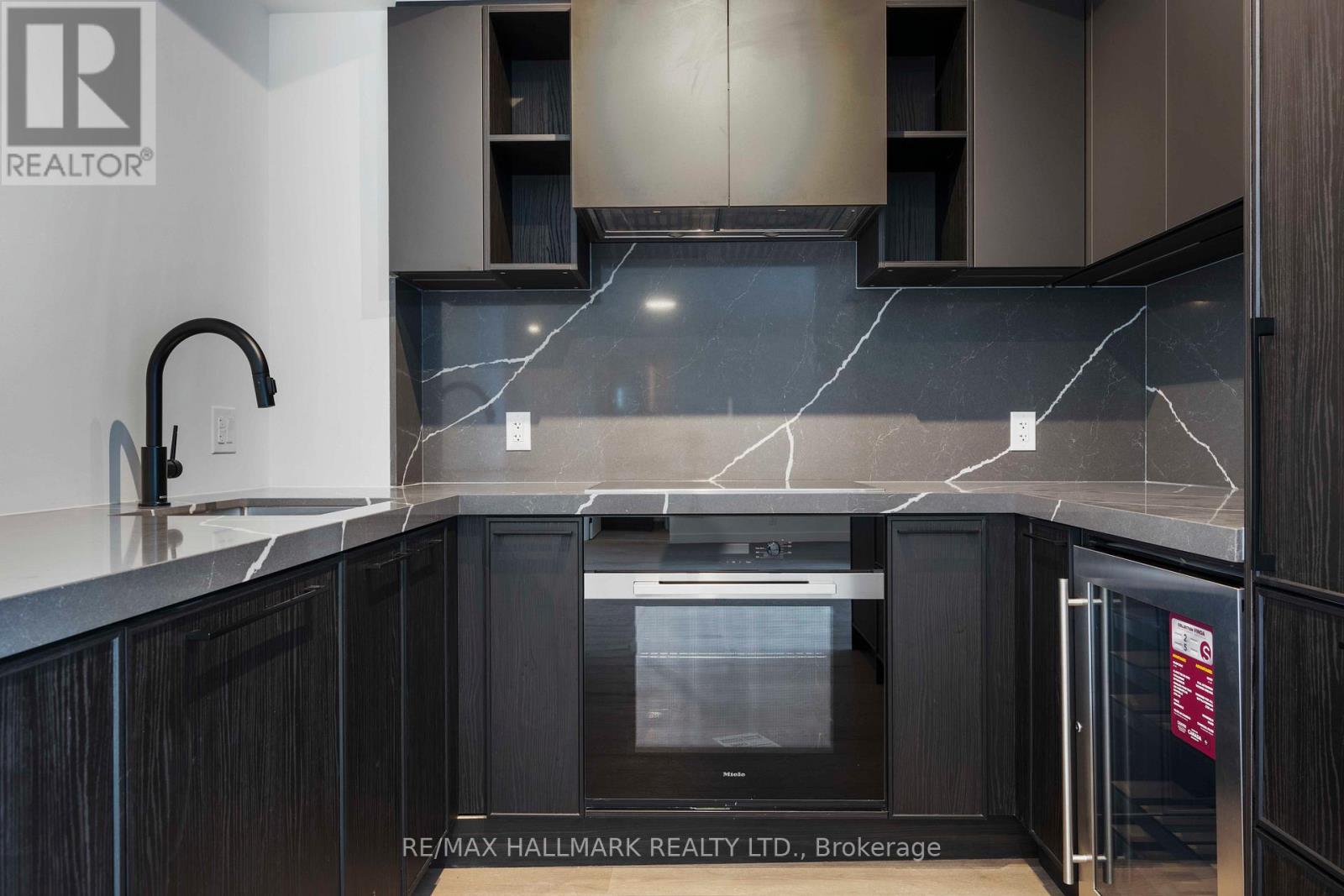 1310 - 1050 Eastern Avenue, Toronto, Ontario  M4L 0B7 - Photo 6 - E12879488