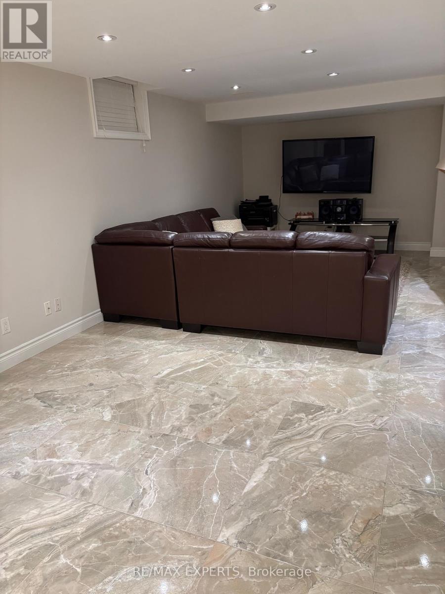 220 Twin Hills Crescent, Vaughan, Ontario  L4H 0H2 - Photo 11 - N12879660