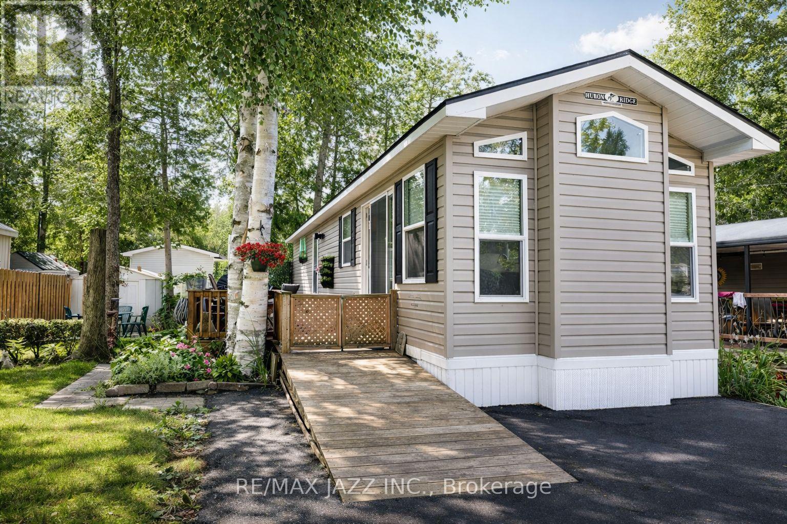 819 - 225 PLATTEN BOULEVARD, Scugog, Ontario