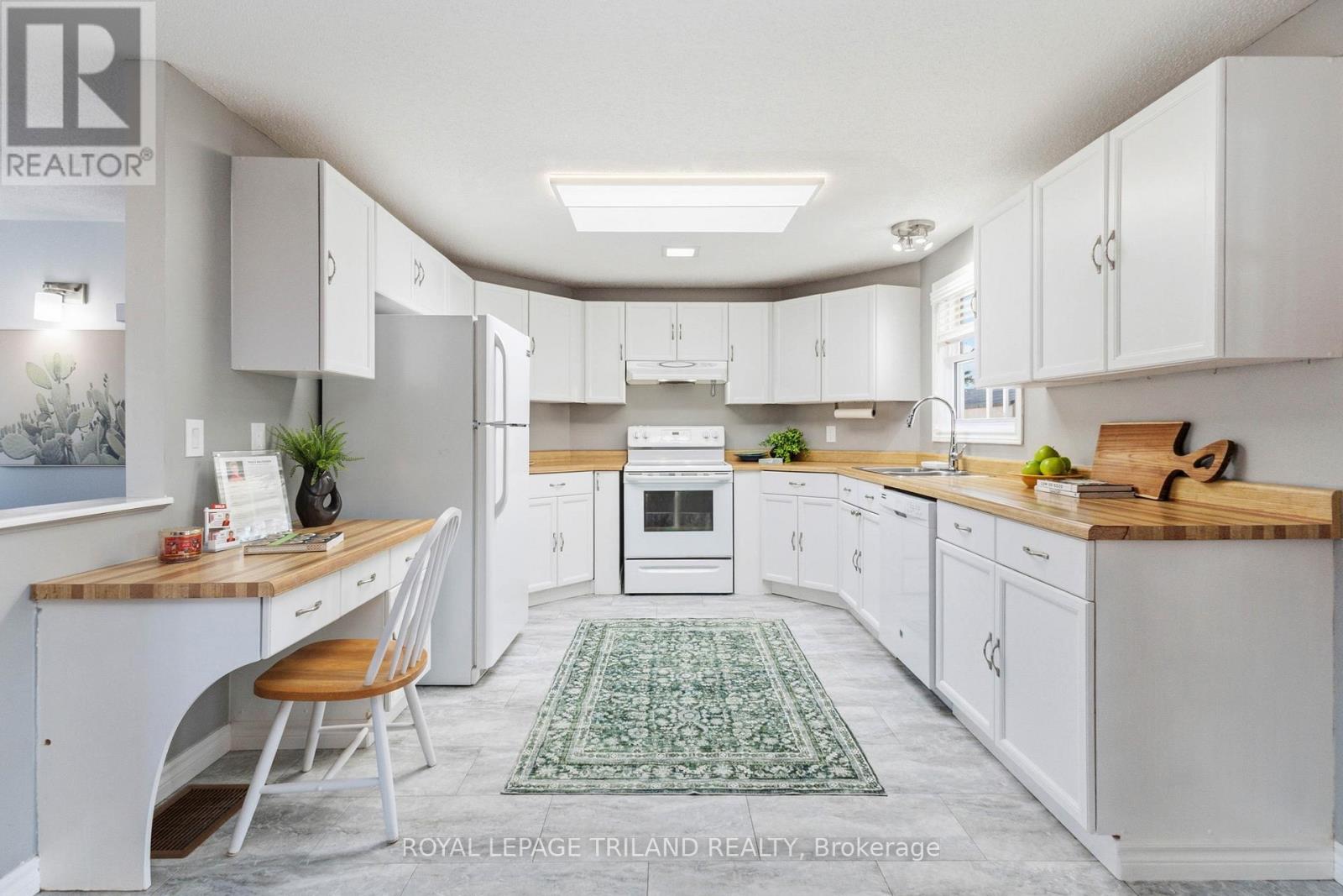 313 Pinetree Lane, South Huron, Ontario  N0M 1T0 - Photo 18 - X12881146