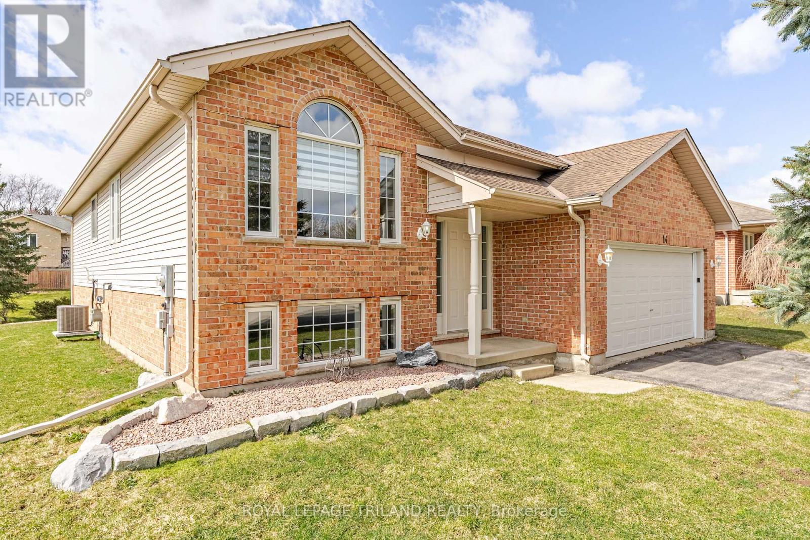 14 Amber Drive, Thames Centre, Ontario  N0L 1G1 - Photo 7 - X12881182