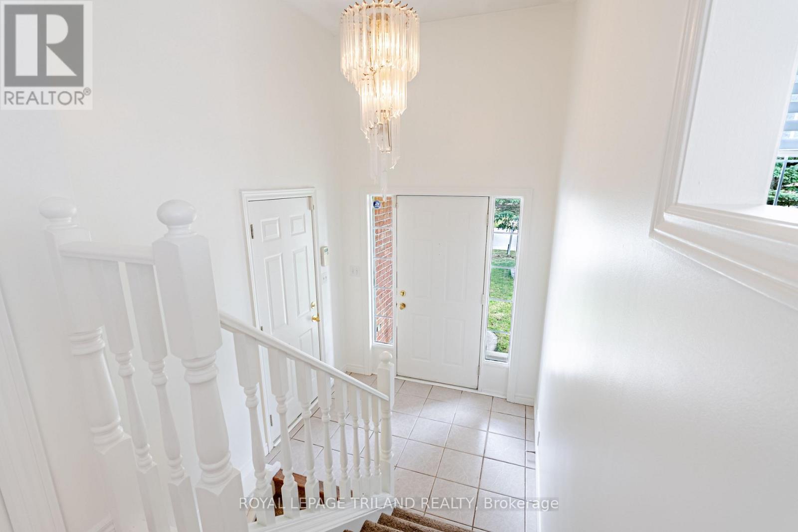 14 Amber Drive, Thames Centre, Ontario  N0L 1G1 - Photo 9 - X12881182