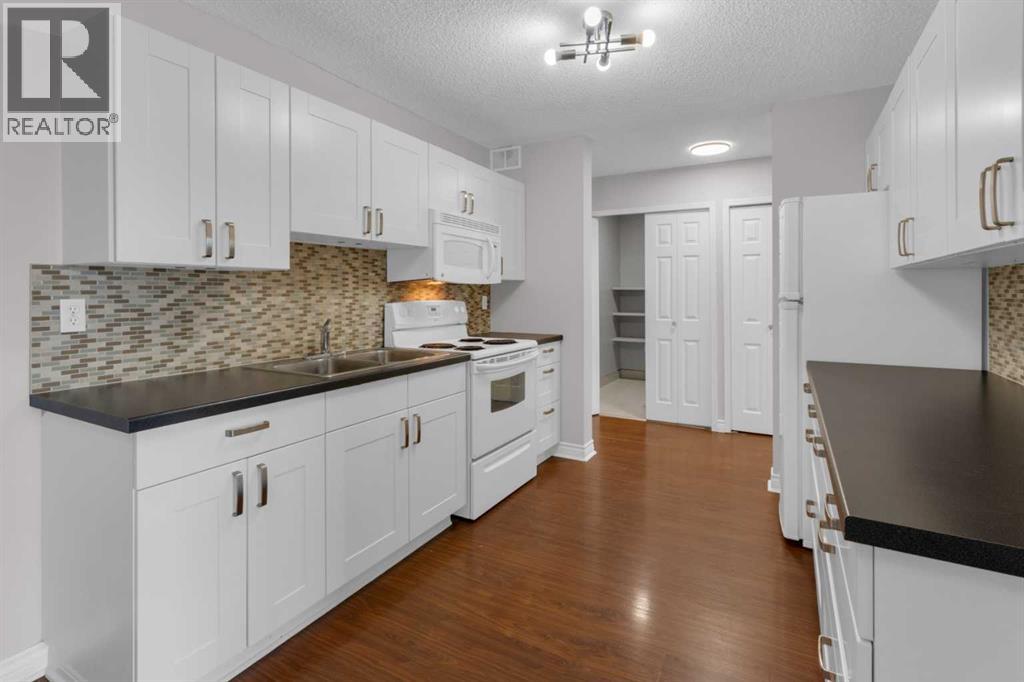 204, 3606 Erlton Court SW, Calgary, Alberta