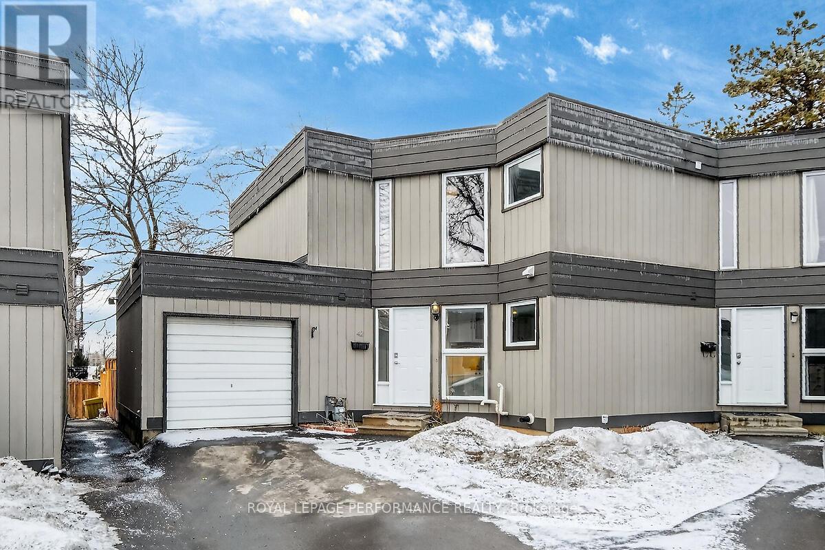 42 Compata Way, Ottawa, Ontario  K1B 4W9 - Photo 1 - X12881084
