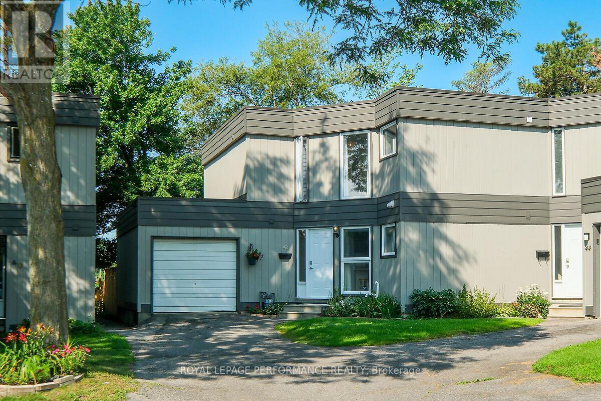 42 Compata Way, Ottawa, Ontario  K1B 4W9 - Photo 2 - X12881084