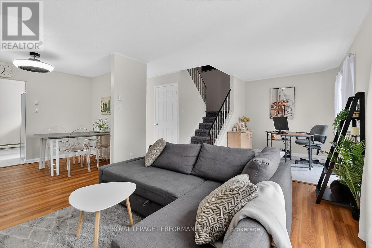42 Compata Way, Ottawa, Ontario  K1B 4W9 - Photo 5 - X12881084