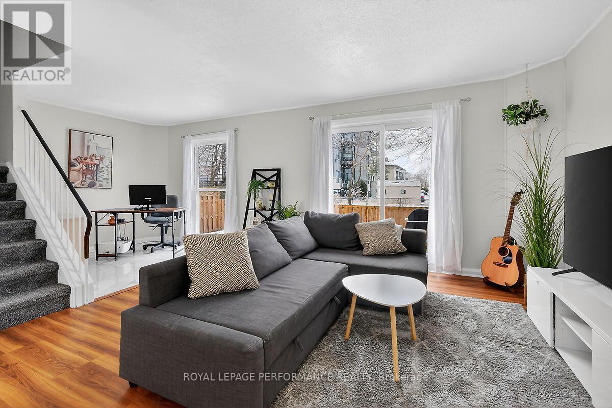 42 Compata Way, Ottawa, Ontario  K1B 4W9 - Photo 6 - X12881084