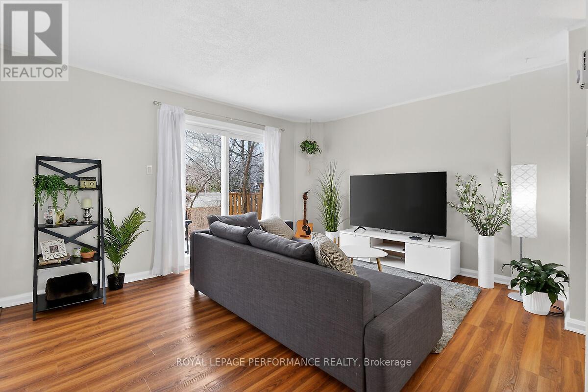 42 Compata Way, Ottawa, Ontario  K1B 4W9 - Photo 7 - X12881084