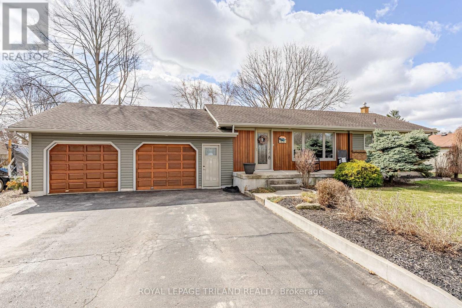 Photo 7 of 50 for 231 Thames Crescent