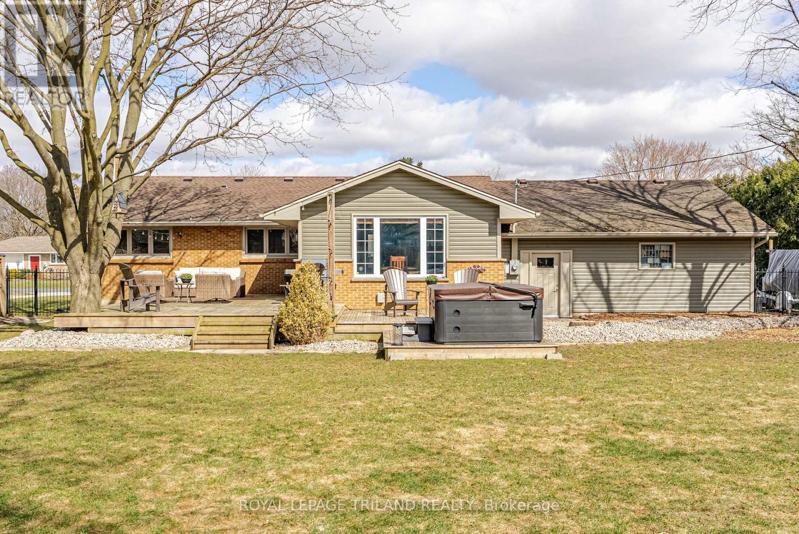 231 Thames Crescent, Thames Centre, Ontario  N0L 1G0 - Photo 36 - X12710854