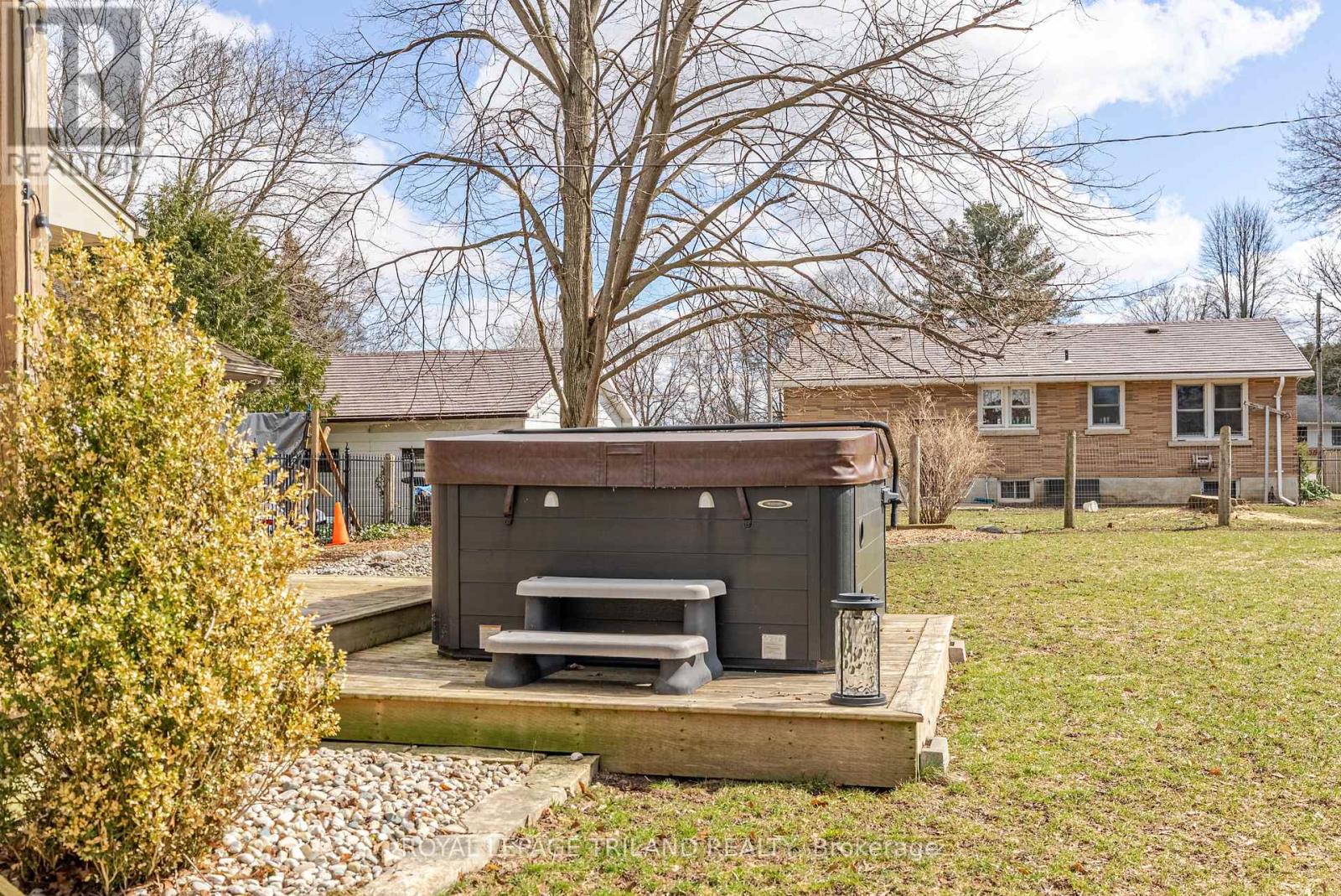 231 Thames Crescent, Thames Centre, Ontario  N0L 1G0 - Photo 47 - X12710854