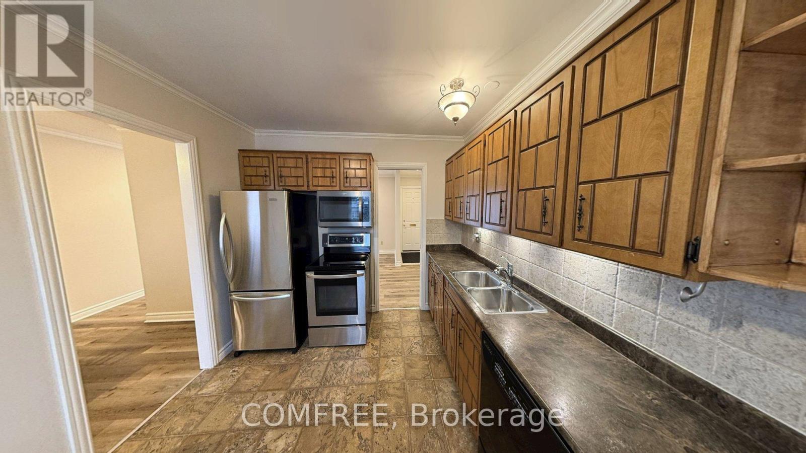 Photo 7 of 26 for 20 Lynngate Court